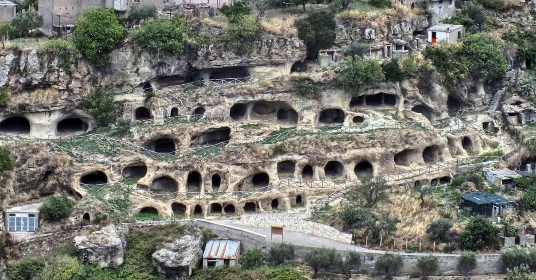 Rocca di Neto - insediamento rupestre